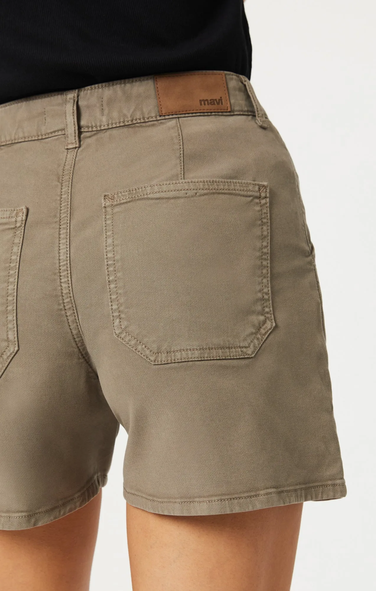 KYLIE SHORTS IN VETIVER LUXE TWILL
